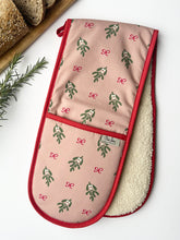 Load image into Gallery viewer, Double Oven Glove - 'Mistle Kiss'