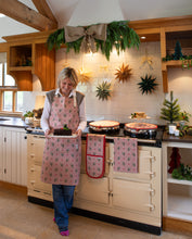 Load image into Gallery viewer, Apron - 'Mistle Kiss'