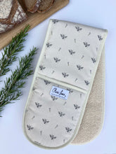 Load image into Gallery viewer, Double Oven Glove - 'Flying Solo' Bee